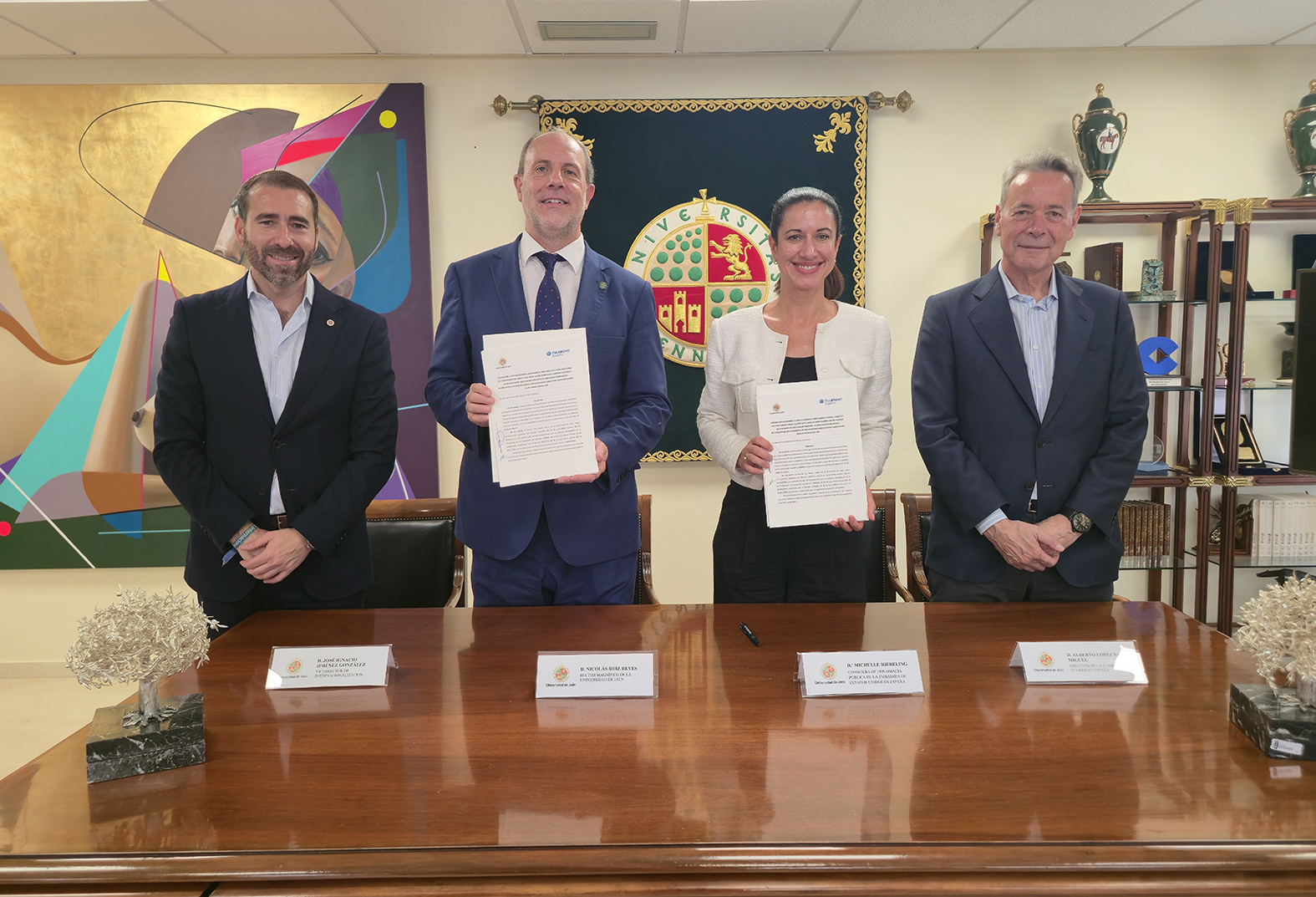 Imagen de la noticia: La UJA acogerá a dos profesores estadounidenses por curso tras firmar un convenio con la Comisión Fulbright