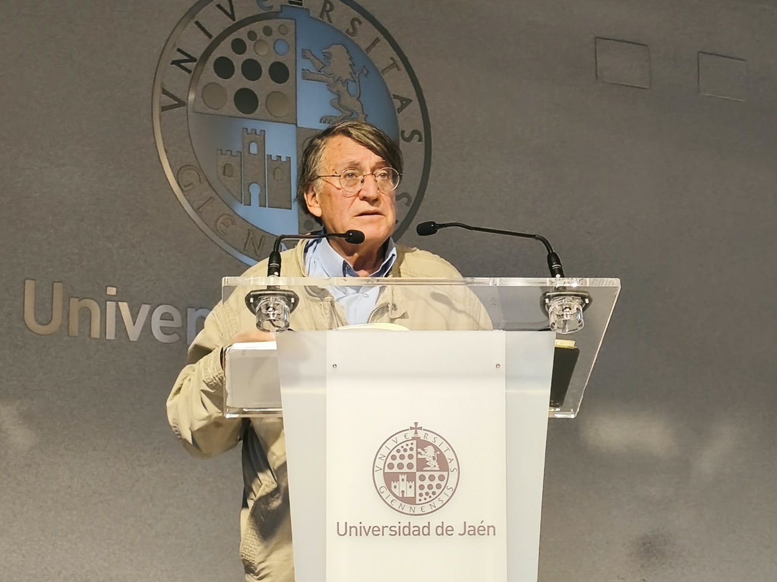 Imagen de la noticia: Joaquín Araújo invita en la UJA a repensar el estilo de vida actual