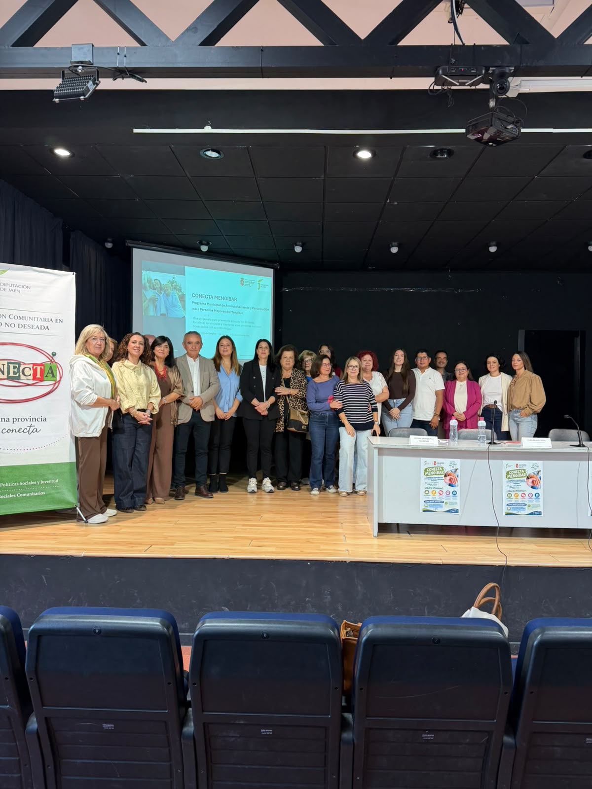 Imagen de la noticia: Diputación presenta 'Conecta' contra la soledad no deseada en la provincia de Jaén