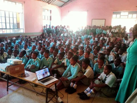 Imagen de la noticia: La Milla de Jaén llega a Kenia: un colegio sigue en directo la carrera de Sembeyo