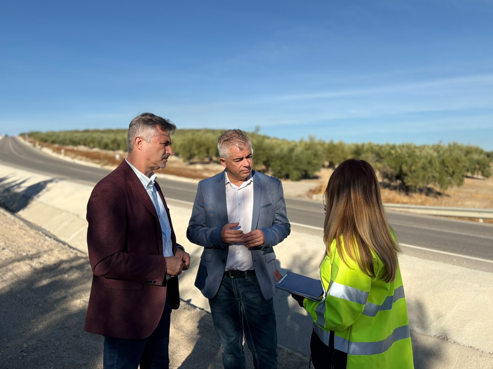 Imagen de la noticia: La Diputación repara tres vías de Martos dañadas por las borrascas antes de la aceituna