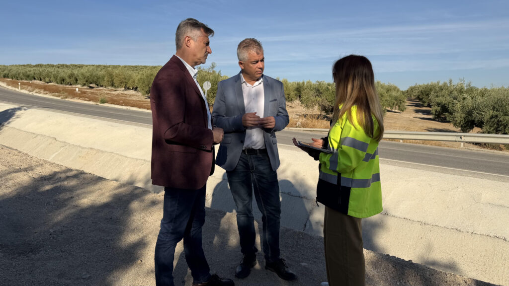 Imagen de la noticia: La Diputación revisa la JA-3308 en Monte Lope Álvarez antes de la aceituna