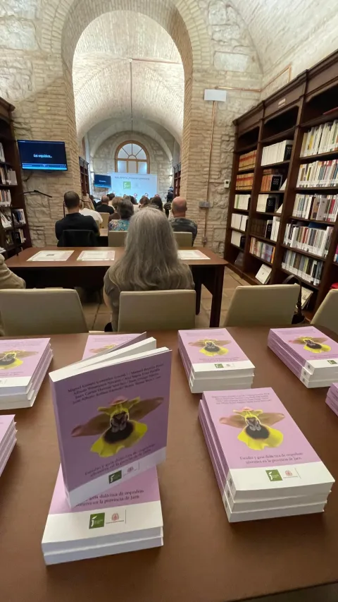 Imagen de la noticia: Presentado un libro sobre las orquídeas silvestres de la provincia de Jaén
