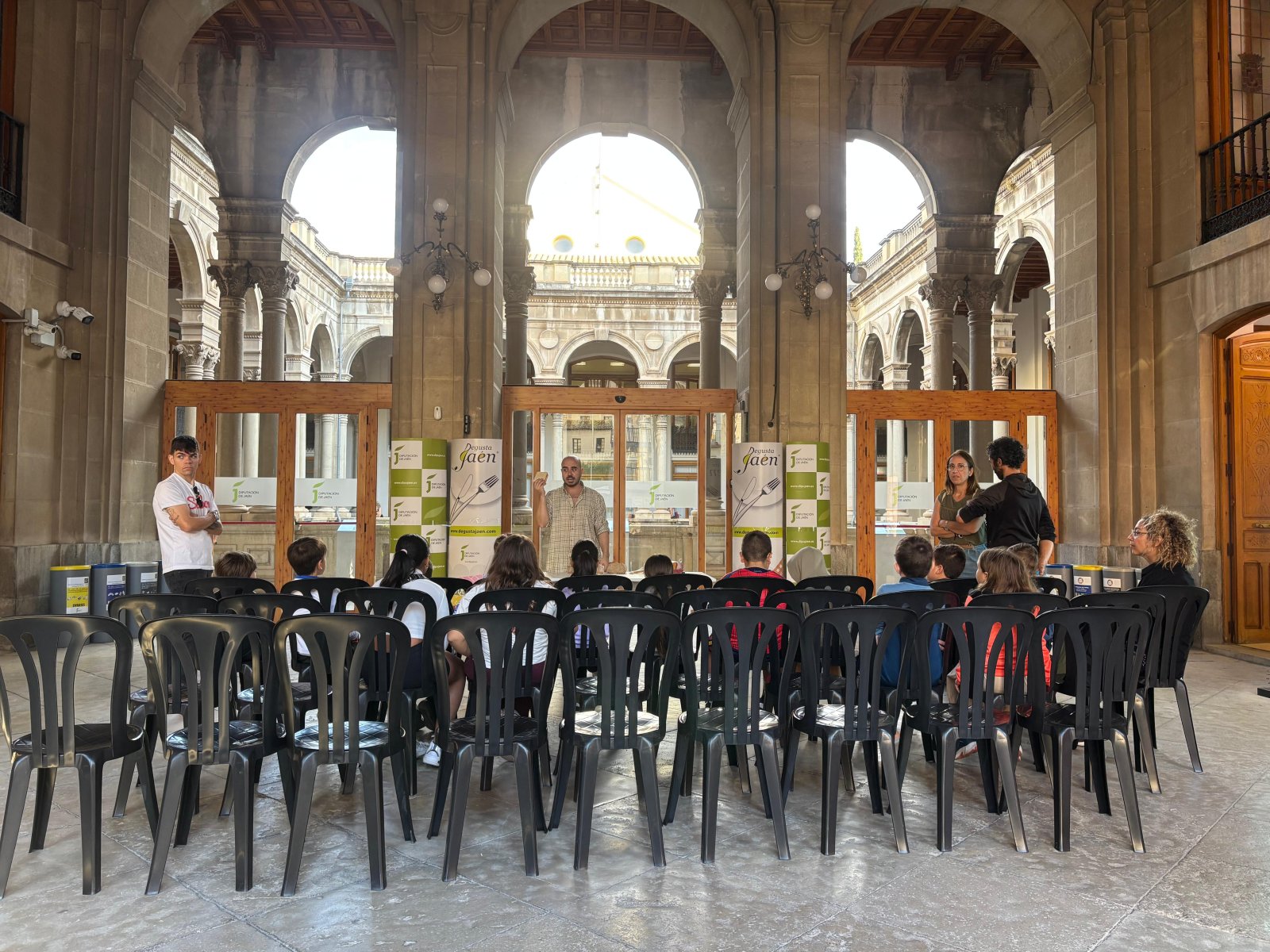 Imagen de la noticia: Ocho panaderías de Jaén, Los Villares y Martos muestran su pan artesanal en el Palacio Provincial