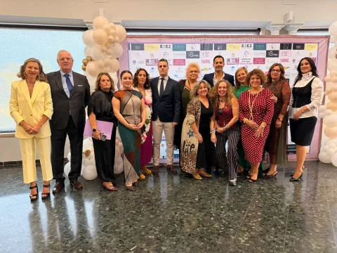 Imagen de la noticia: Carmona felicita a las empresarias de Andújar por 25 años de la asociación ADEI