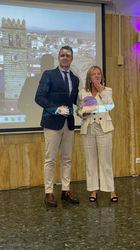 Imagen de la noticia: Carmona felicita a las empresarias de Andújar por 25 años de la asociación ADEI