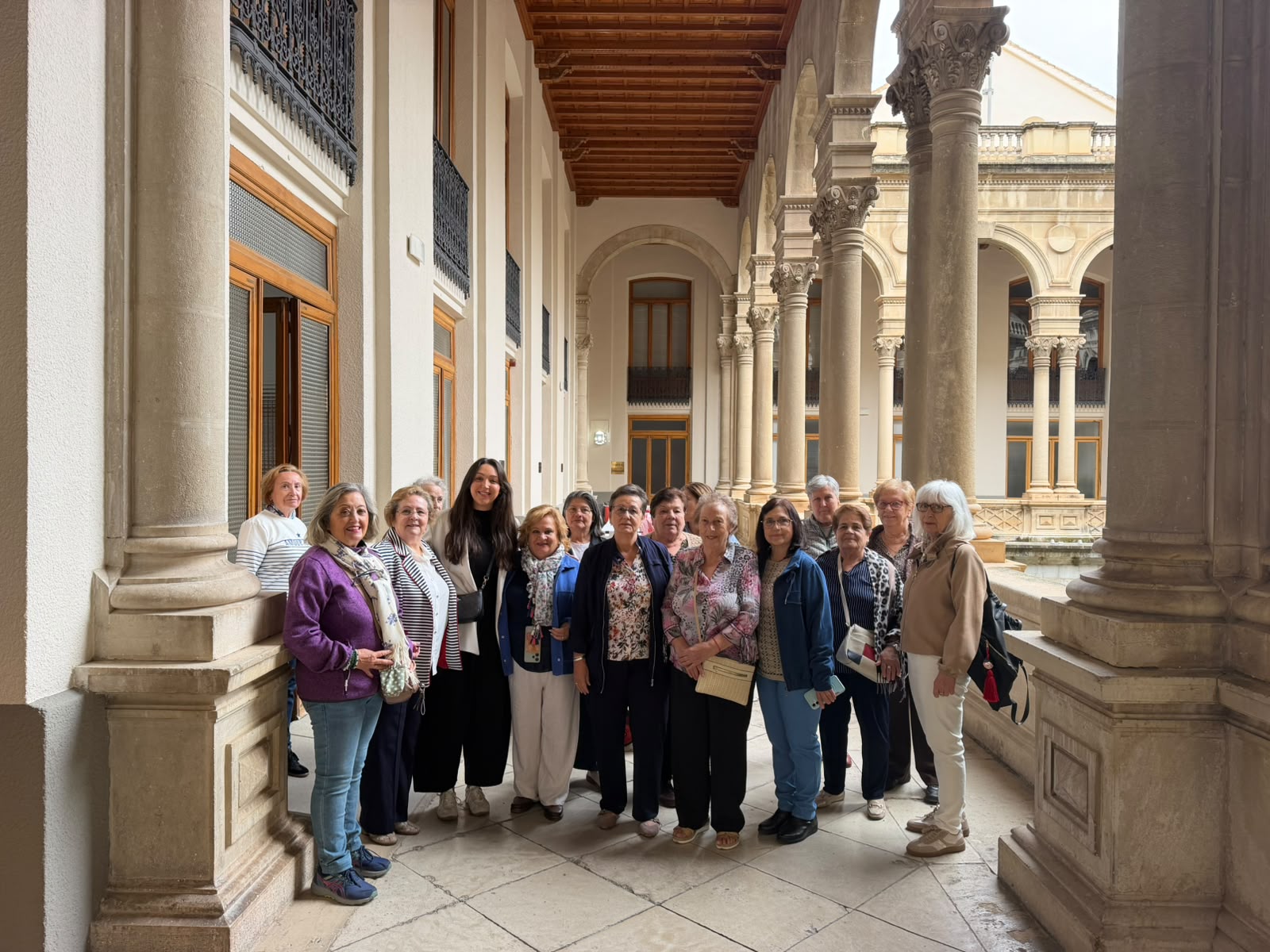 Imagen de la noticia: El Palacio Provincial reúne a más de cien personas en el XXIV Encuentro de Encajes de Bolillos