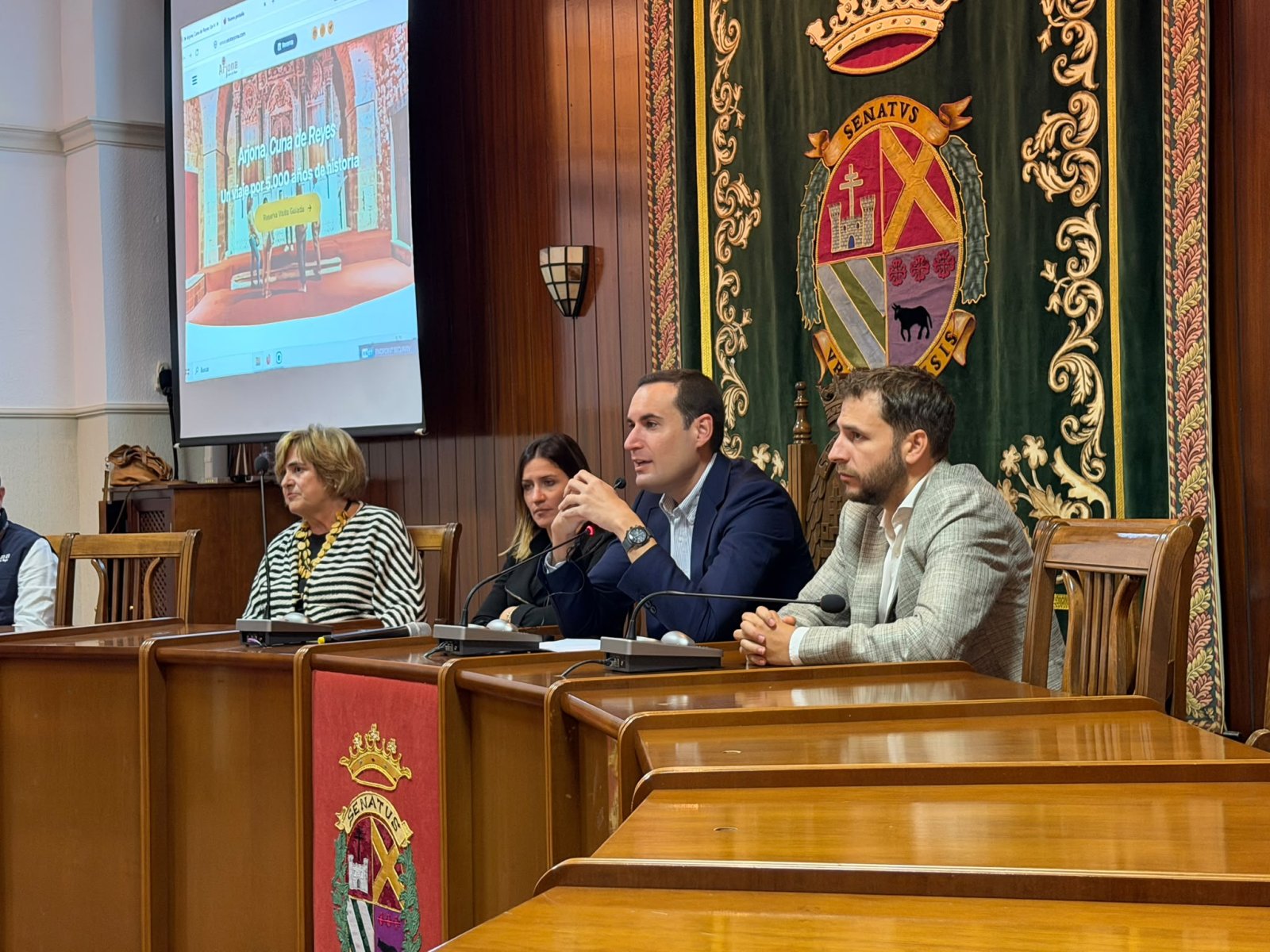 Imagen de la noticia: Medio centenar de catadores de aceite de oliva de todo el mundo cierran en Arjona su asamblea anual