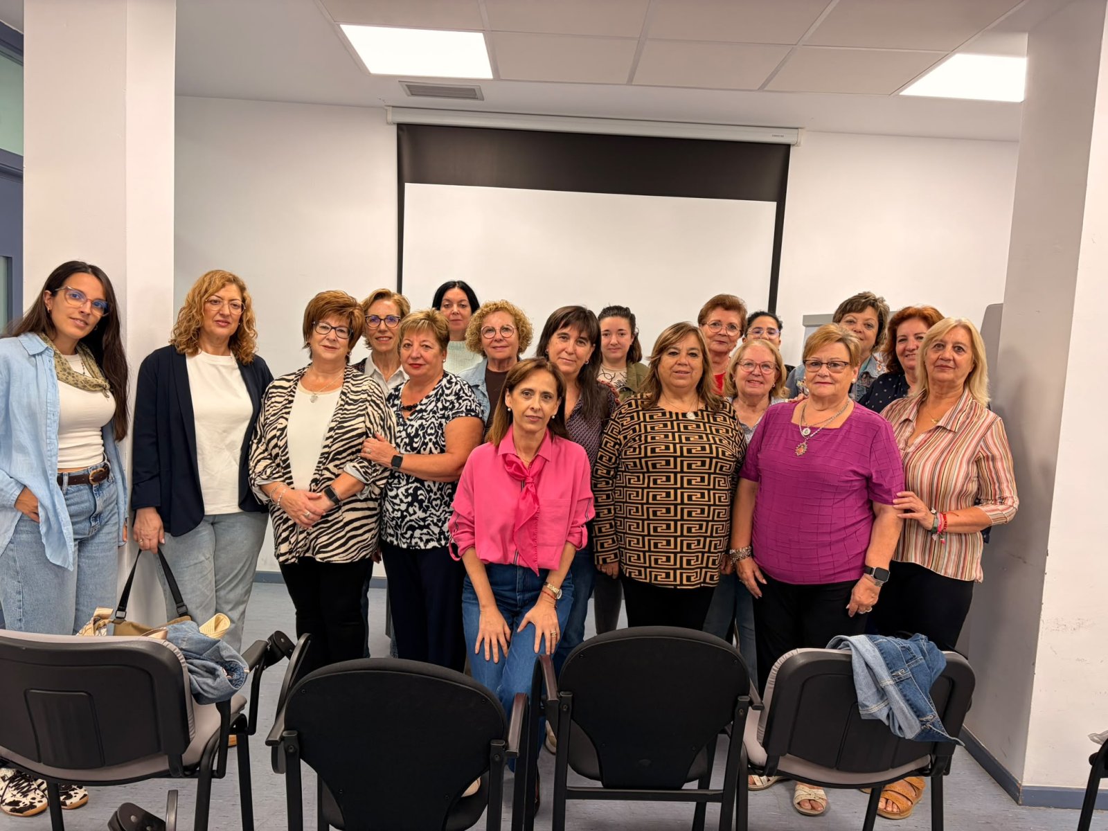 Imagen de la noticia: Martos cierra el Día contra el Cáncer de Mama con una charla tras el taller matinal