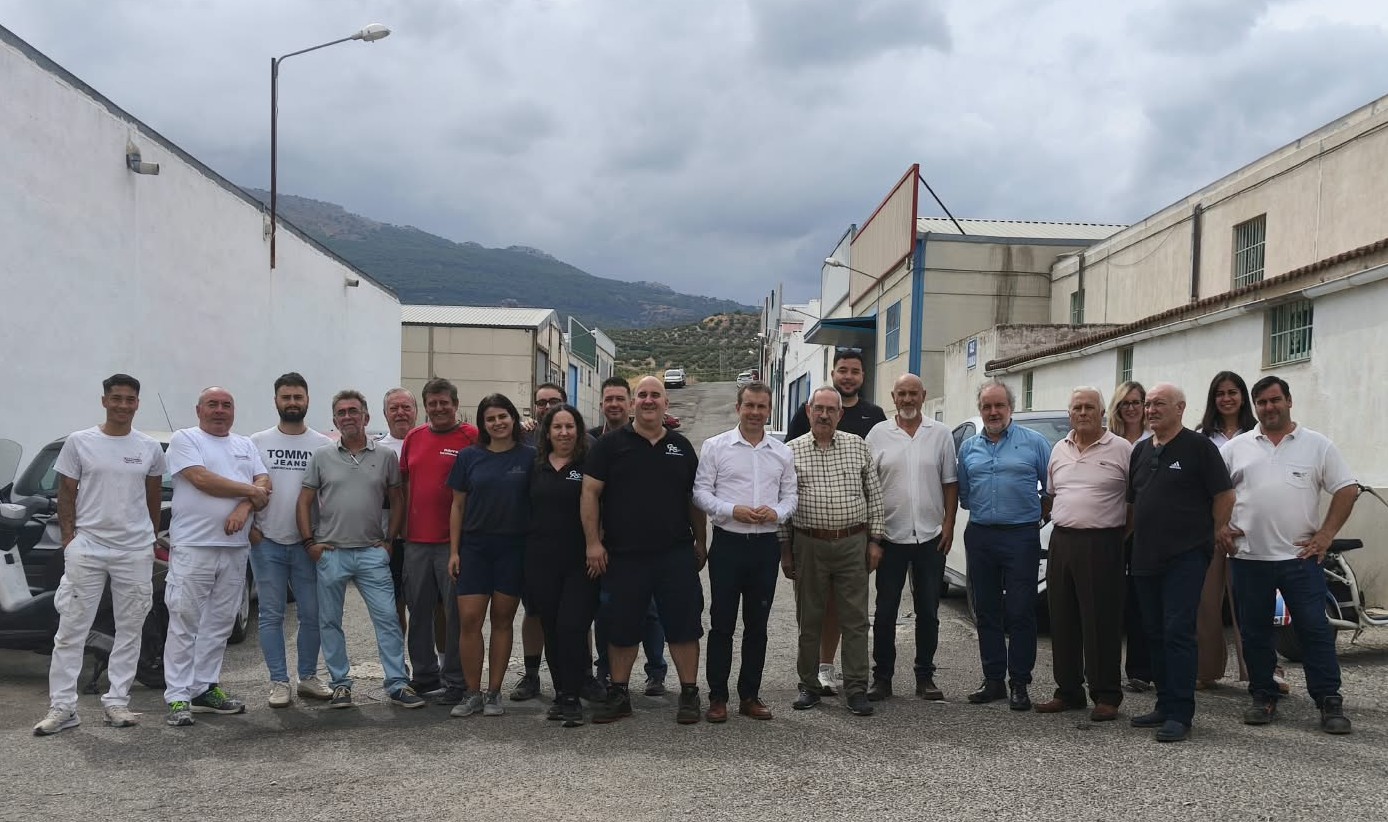 Imagen de la noticia: El Ayuntamiento de Jaén lleva agua potable al polígono del Pilar de la Dehesa