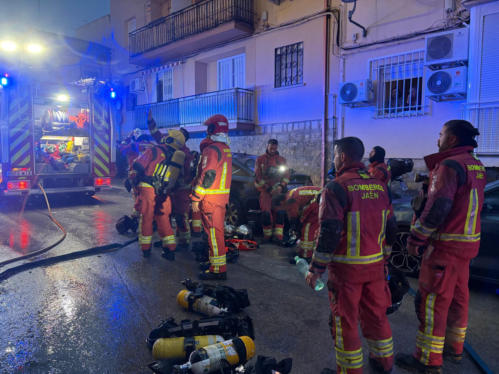 Imagen de la noticia: Un incendio en una vivienda de La Glorieta deja un herido muy grave por humo