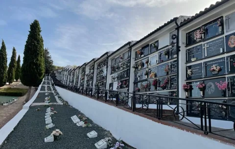 Imagen de la noticia: El cementerio de Martos abre de 9.00 a 19.00 hasta el 1 de noviembre por Todos los Santos