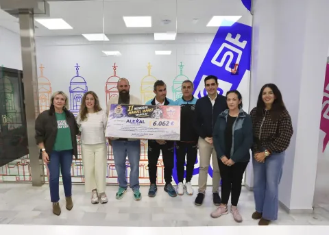 Imagen de la noticia: El II Memorial Manolín entrega 6.062 euros a ALEXAL para atender las adicciones