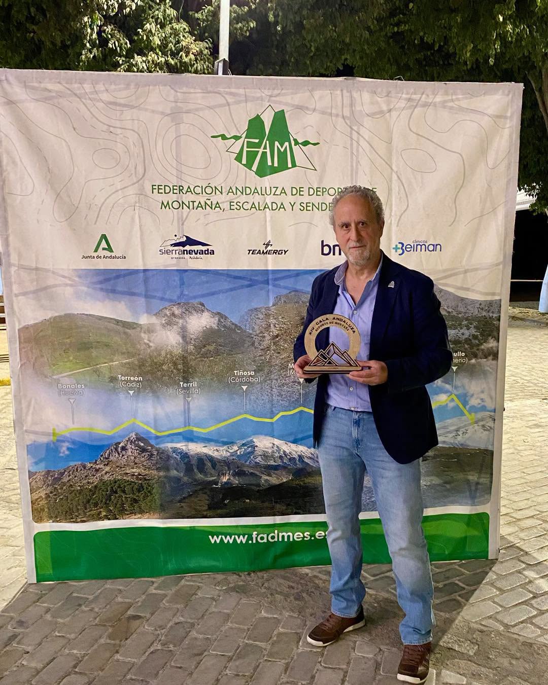 Imagen de la noticia: Cazorla recibe una distinción de la federación andaluza de montaña por su apoyo al deporte al aire libre