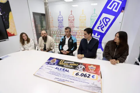 Imagen de la noticia: ALEXAL suma siete personas nuevas a terapia tras recibir los 6.062 euros del Memorial Manolín