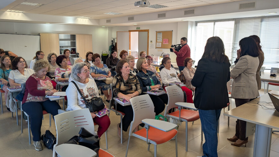 Imagen de la noticia: Torredelcampo acoge un encuentro para reforzar el asociacionismo de mujeres y el relevo generacional