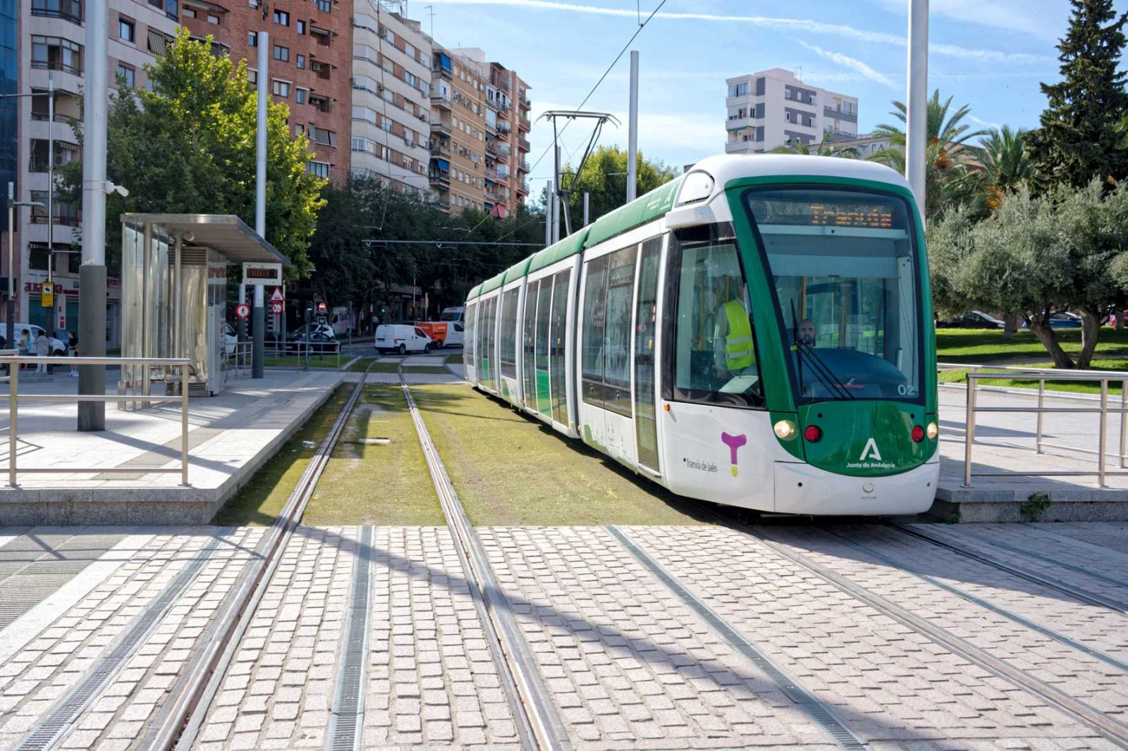 Imagen de la noticia: Licitados once desfibriladores para las diez paradas del Tranvía de Jaén