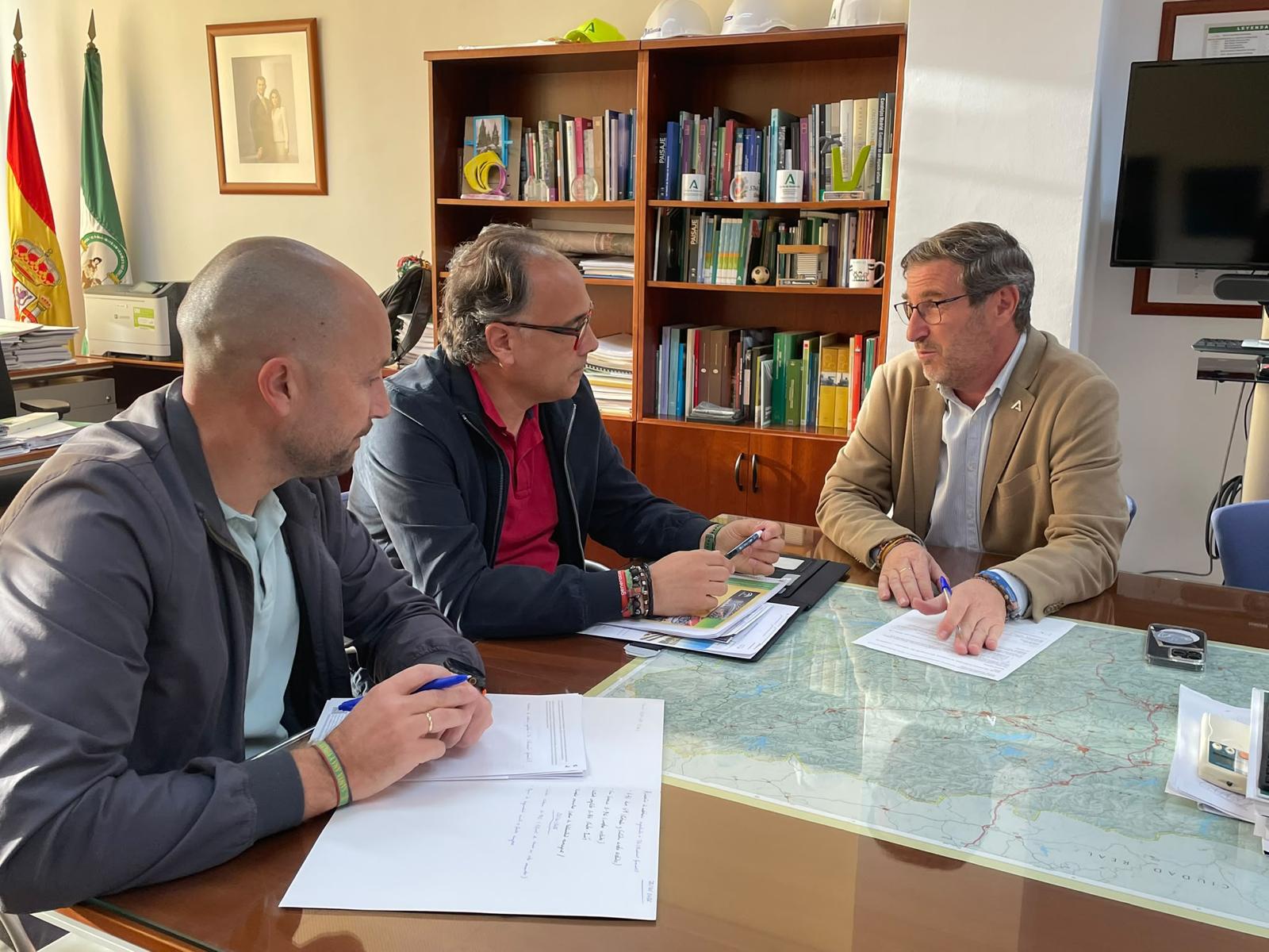 Imagen de la noticia: La Junta y Torredelcampo coordinan dos obras en la A-316 a su paso por el municipio