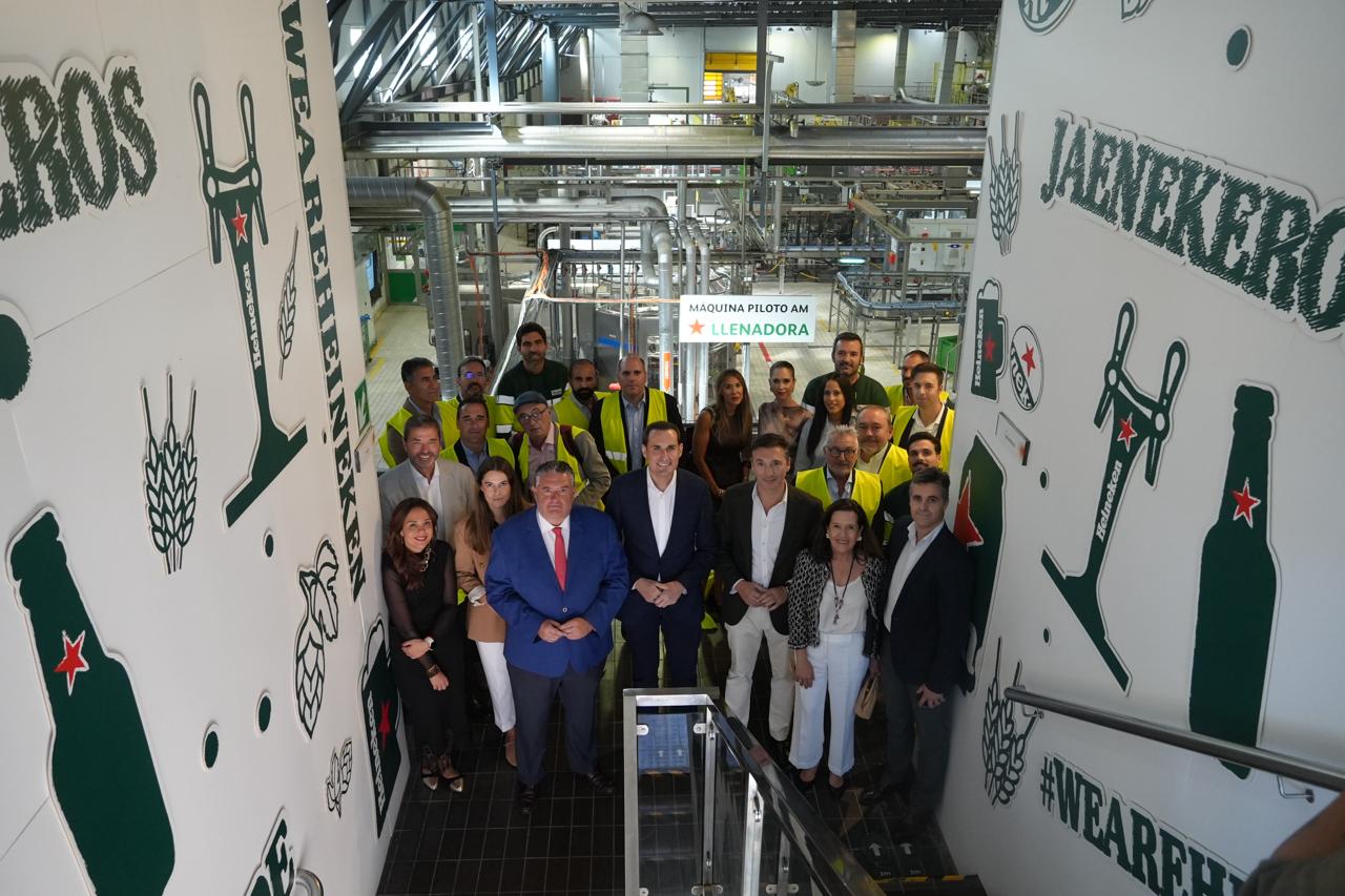 Imagen de la noticia: La CEJ y la Diputación llevan a nueve empresas a ver la fábrica cero emisiones de Heineken