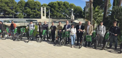 Imagen de la noticia: La UJA entrega 25 bicicletas eléctricas a estudiantes por tres meses