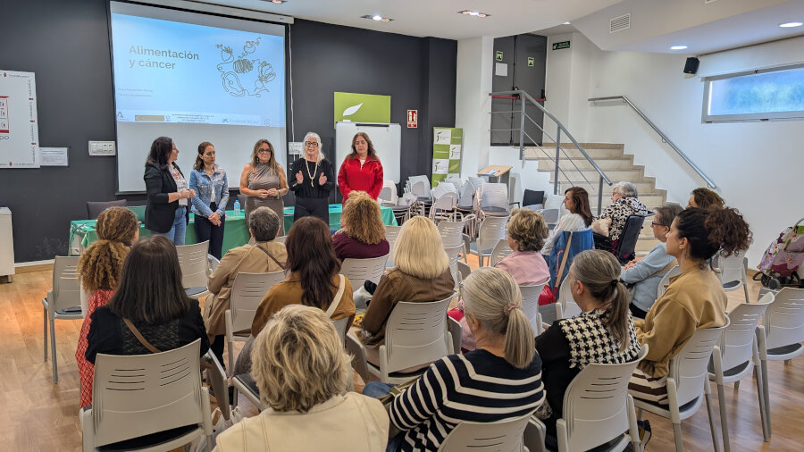 Imagen de la noticia: Torredelcampo cierra las actividades contra el cáncer de mama con zumba y charlas