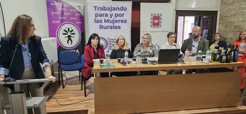 Imagen de la noticia: Mujeres del medio agrario de Jaén debaten en Úbeda sobre el futuro del sector
