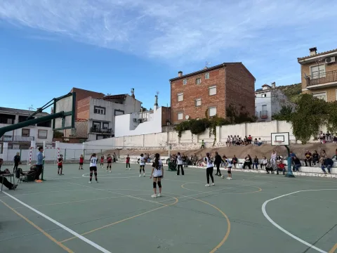 Imagen de la noticia: La Puerta de Segura estrena la liga comarcal de voleibol con 172 deportistas
