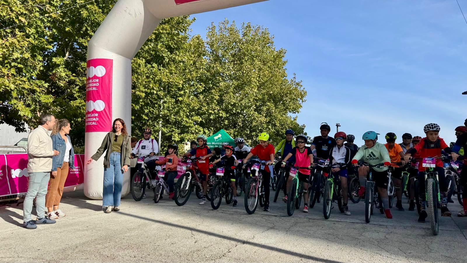 Imagen de la noticia: Cientos de ciclistas recorren Jaén en el VI Día de la Bicicleta