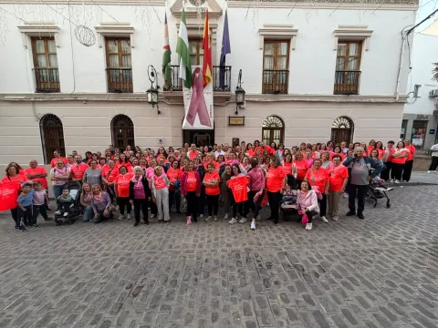 Imagen de la noticia: Arjona marcha contra el cáncer de mama con camisetas para investigación