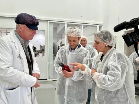 Imagen de la noticia: Domínguez destaca el AOVE como sello de calidad de Jaén en su visita a La Loma