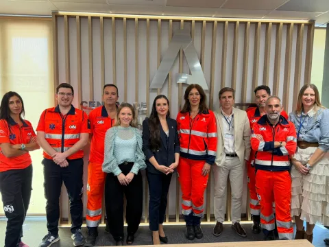Imagen de la noticia: La delegada de Sanidad visita Salud Responde y el 061 de Jaén