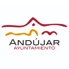 Logotipo con trazos rojos y ocres sobre la palabra ANDÚJAR y, debajo, AYUNTAMIENTO en rojo.